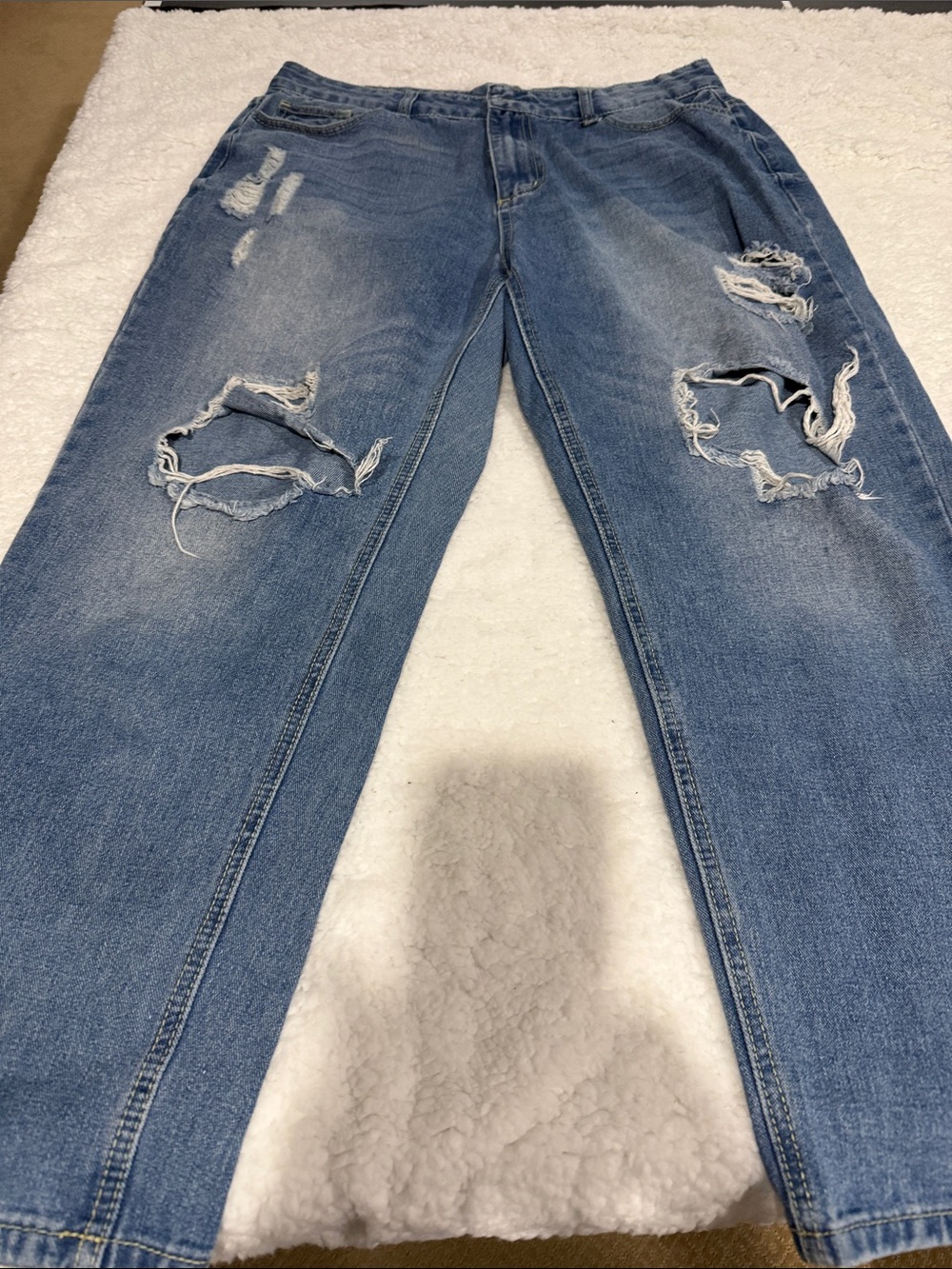 SHEIN Distressed Light Blue Men's Relaxed Jeans